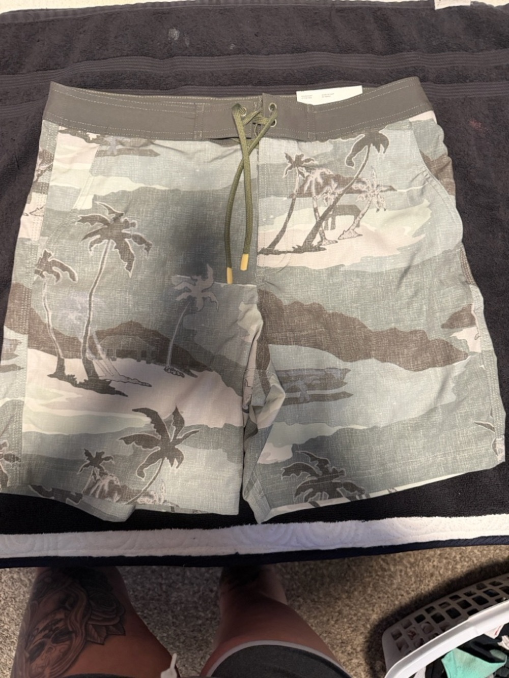 American Eagle Outfitters Olive and Gray Palm Print Swim Trunks